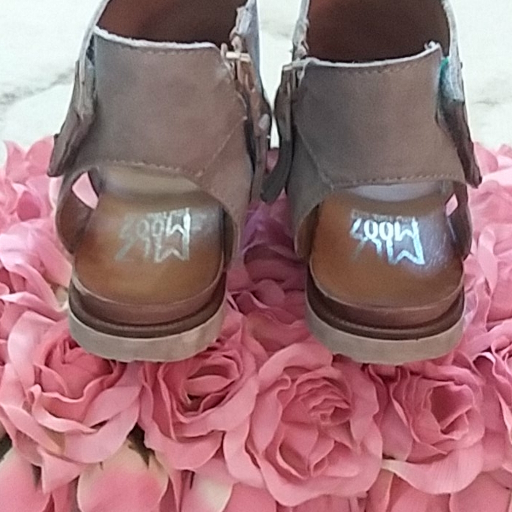 Miz Mooz Tan and Brown Sandals - Picture 5 of 9